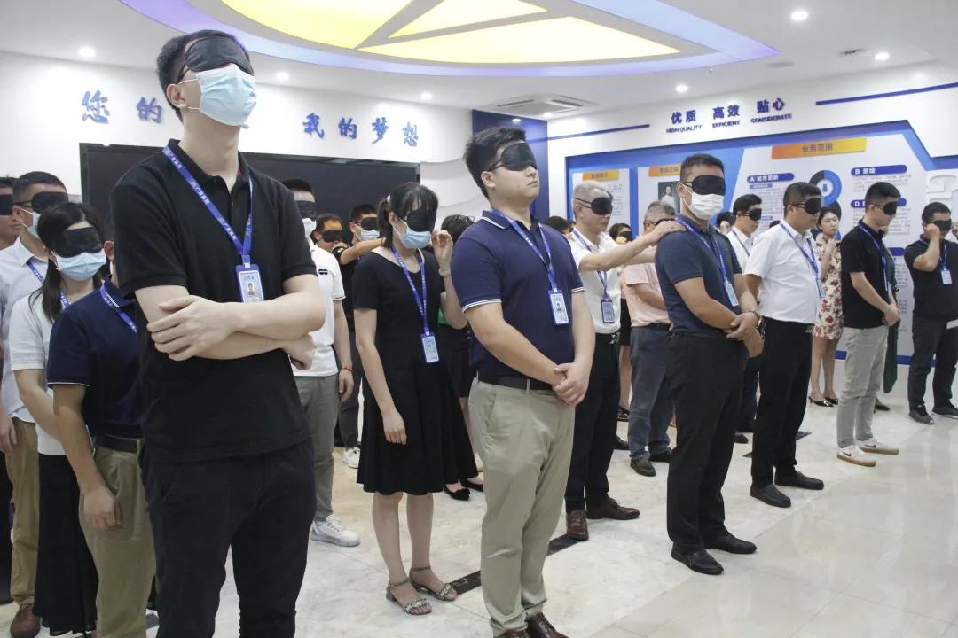 你是我黑漆黑前行的光