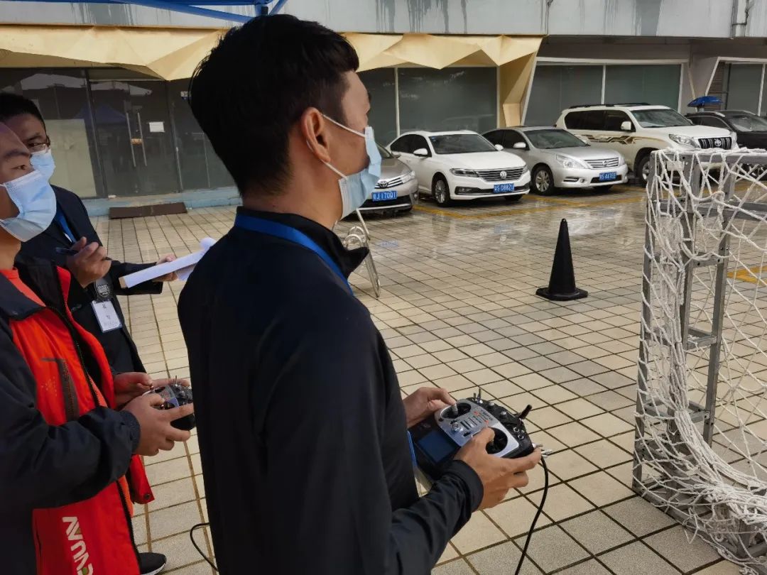 尊龙体育无人机飞控师，，，，声誉腾飞！