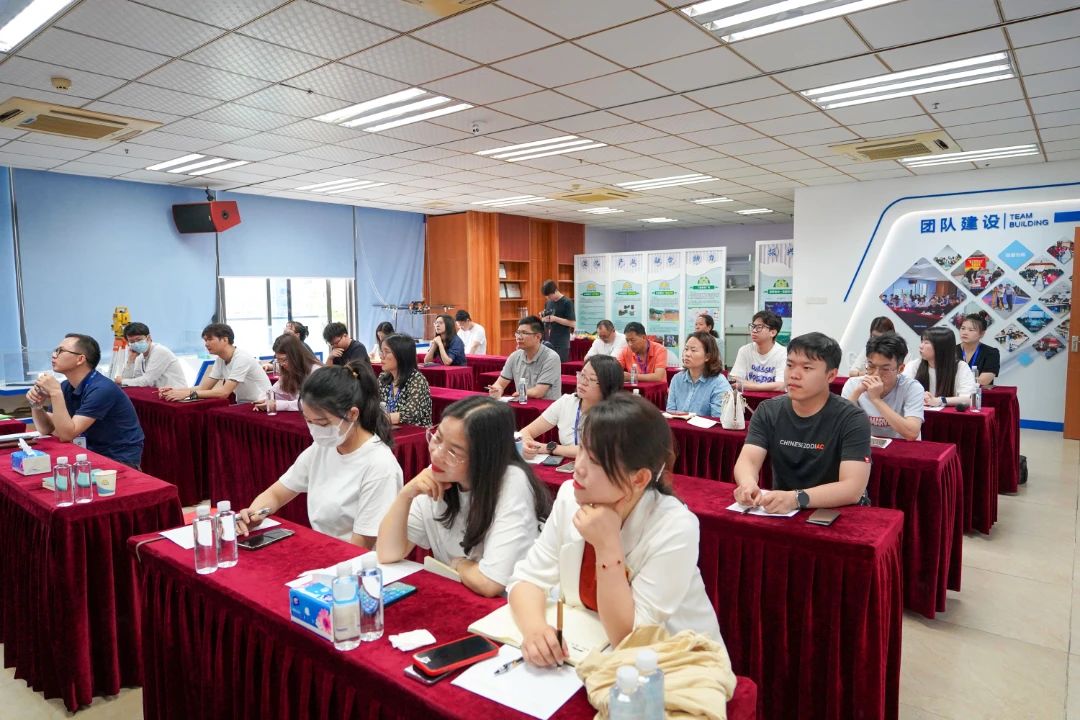 尊龙体育集团引领AI风潮，，，，全员学习共创生长